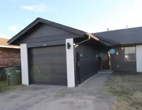 718 Swan Lake Rd, Edmond, OK 73003