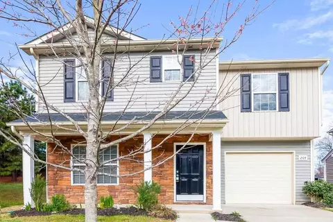 204 Ravenridge Ct, Charlotte, NC 28216