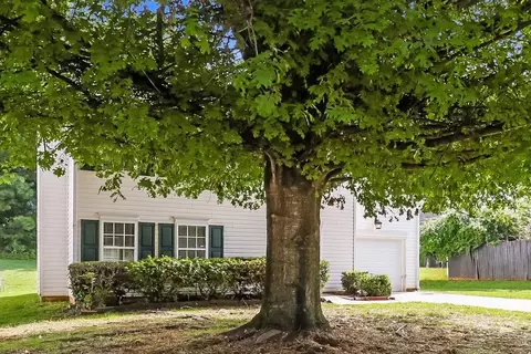 6114 Patric Alan Ct, Charlotte, NC 28216