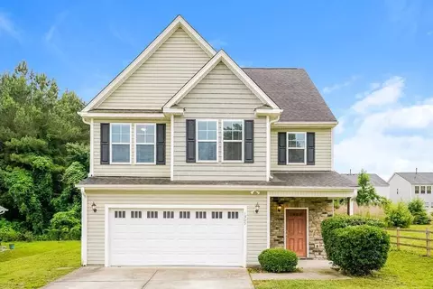 1309 Braemar Highland Dr, Zebulon, NC 27597