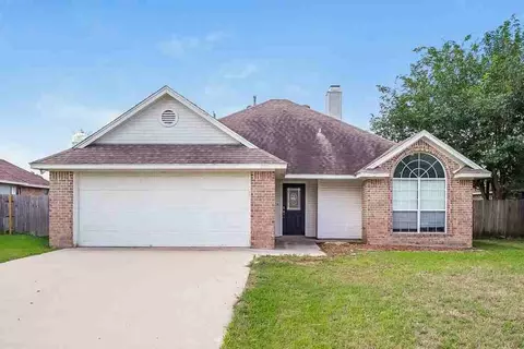 211 Dove Mdws, Krum, TX 76249