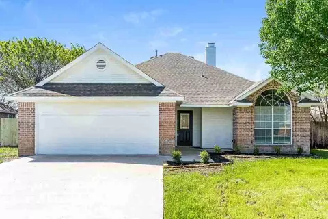 211 Dove Mdws, Krum, TX 76249