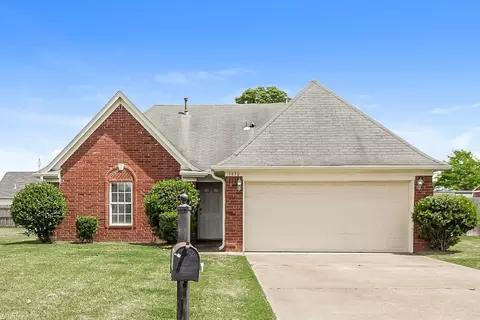 7470 Jennifer Dr, Horn Lake, MS 38637