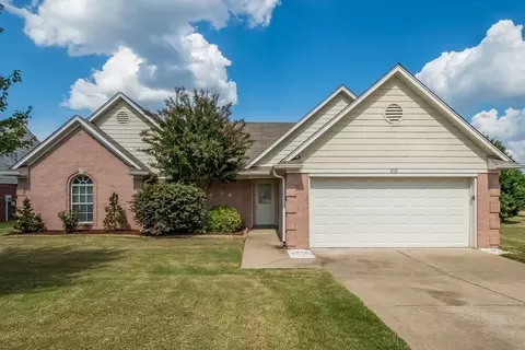 810 Lakemont Dr, Southaven, MS 38672
