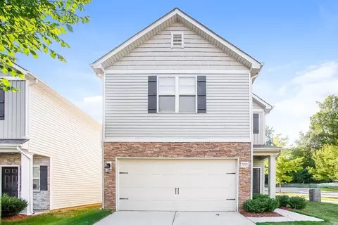 9221 Treyburn Dr, Charlotte, NC 28216