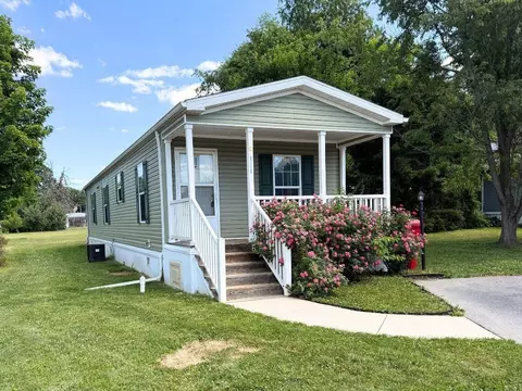 8749 Breinig Run Cir, Breinigsville, PA 18031