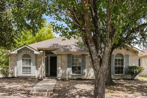 2628 Hidden Springs Dr, Mesquite, TX 75181