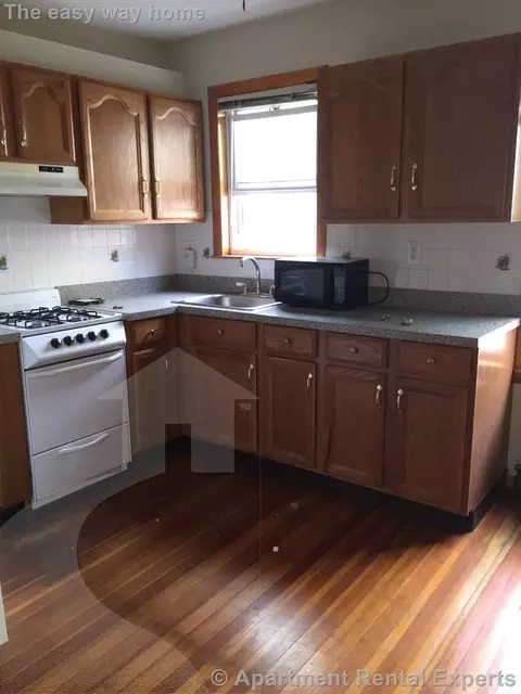 25 Hall St #1R, Somerville, MA 02144