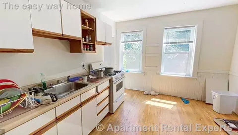 14 Centre St #E, Cambridge, MA 02139