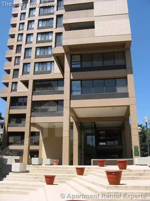 929 Massachusetts Ave #2H, Cambridge, MA 02139