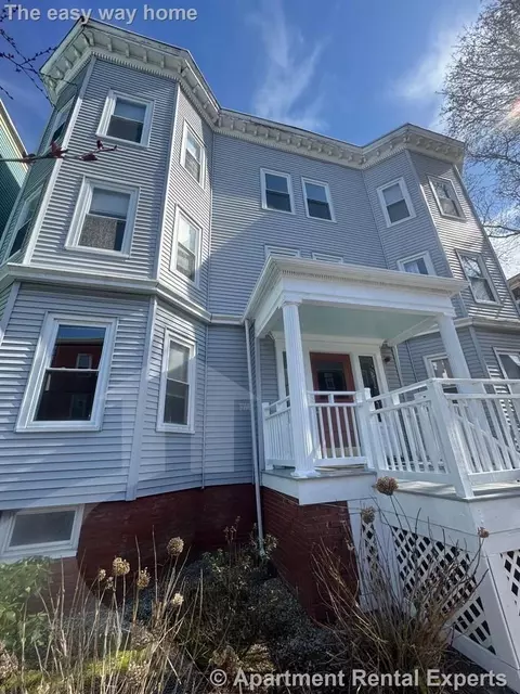 42 Calvin St #1L, Somerville, MA 02143