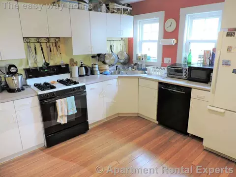 86 Henry St #1, Cambridge, MA 02139