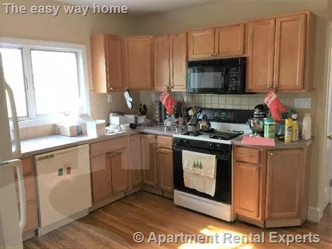 9 Arlington St #3, Somerville, MA 02145