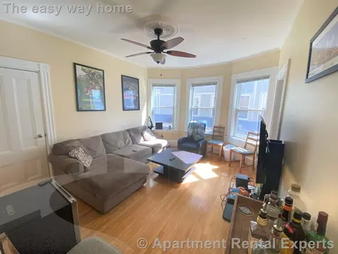 176 Elm St #2, Somerville, MA 02144