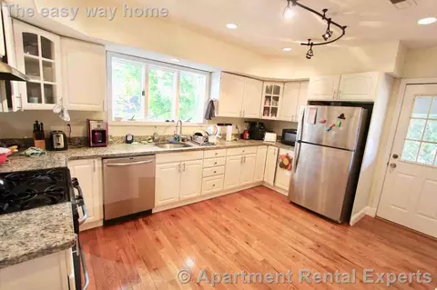 15 Taylor St #ARIGHT, Medford, MA 02155