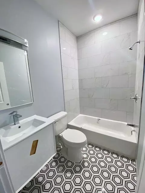 4261 Viola St, Philadelphia, PA 19104