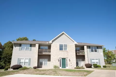 1327 W Covington Ct, Peoria, IL 61614
