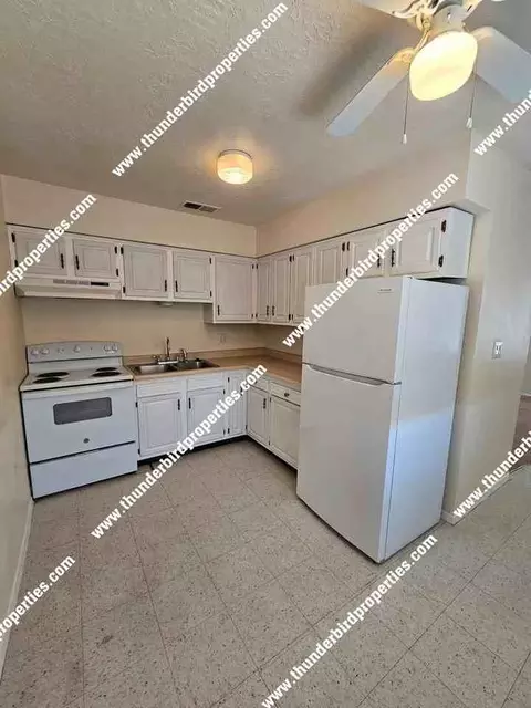 1701 Girard Blvd SE, Albuquerque, NM 87106