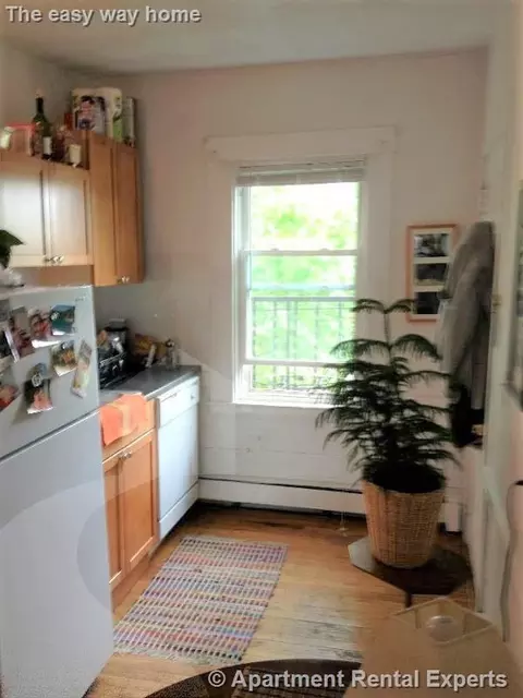 148 5th St #6, Cambridge, MA 02141