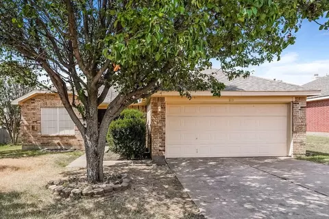 813 Edgehill Rd, Burleson, TX 76028