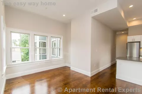 124 Columbia St #3, Cambridge, MA 02139