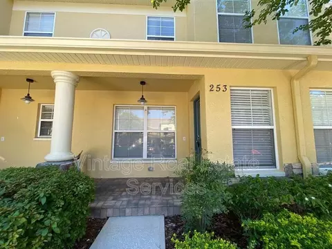 253 Castlekeeper Pl, Valrico, FL 33594