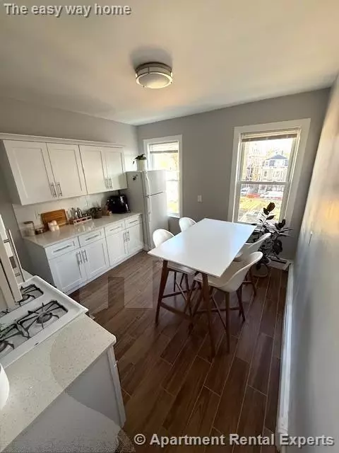 9 Houghton St #3, Somerville, MA 02143