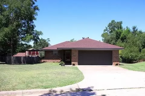 5633 Norman Rd, Warr Acres, OK 73122