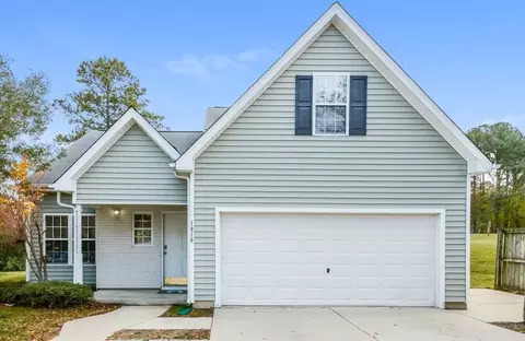 1910 Sterling Hill Dr, Fuquay Varina, NC 27526