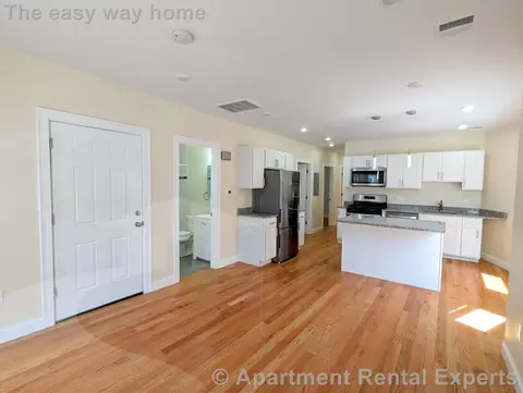 2 Sacramento Pl #3, Cambridge, MA 02138