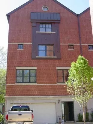 4321 W Peterson Ave #D, Chicago, IL 60646