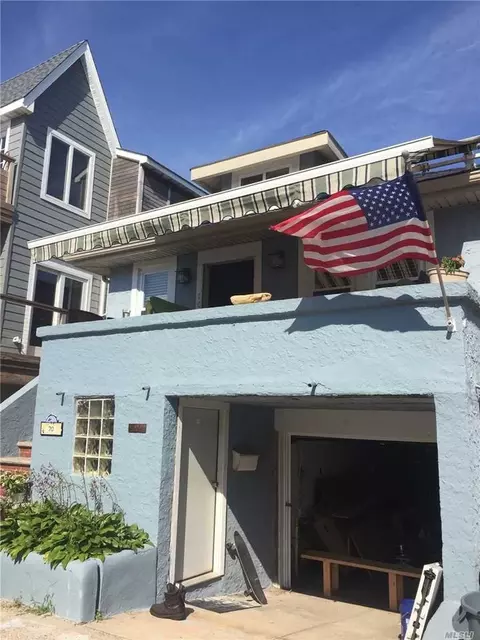 70 Kentucky St, Long Beach, NY 11561