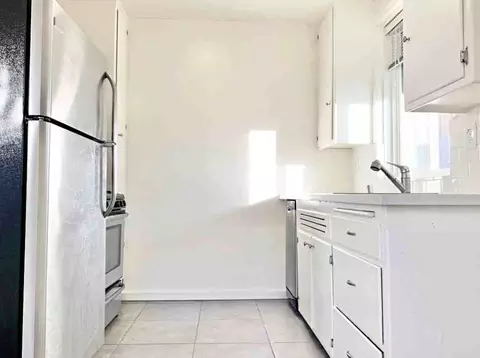 1851 Winona Blvd #208, Los Angeles, CA 90027