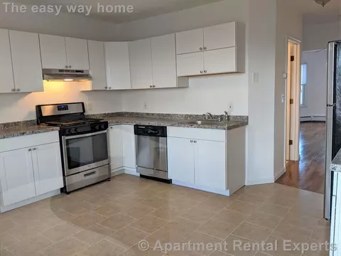 12 Pearl St #2R, Medford, MA 02155
