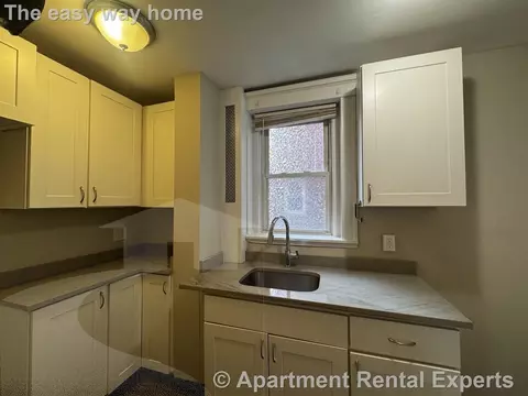 6 Craigie Cir #4, Cambridge, MA 02138