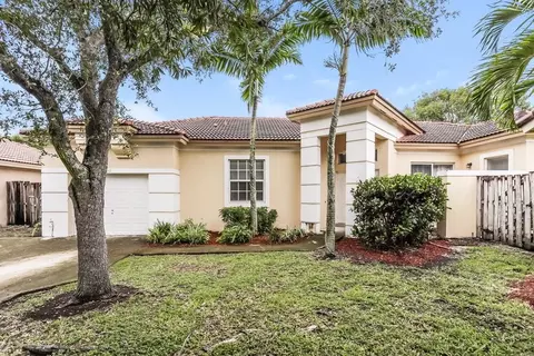 9052 SW 214th St, Cutler Bay, FL 33189