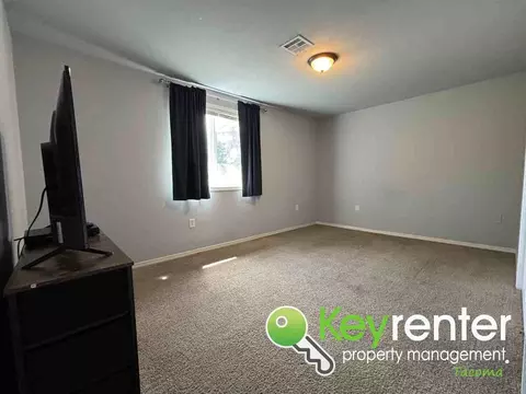 6526 S D St, Tacoma, WA 98408