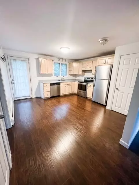 5 John R Keeley Cir #B, Abington, MA 02351