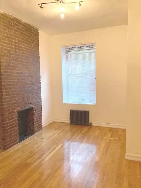 333 W 19th St #1e, New York, NY 10011