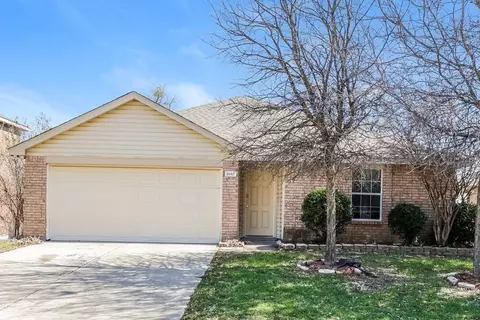 1017 Maidenhair Ln, Crowley, TX 76036