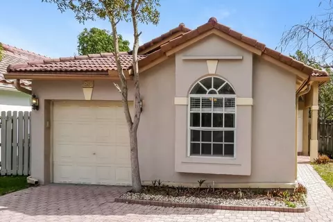 428 Lakeside Cir, Sunrise, FL 33326
