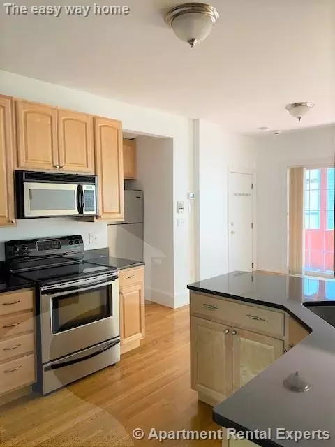 1820 Marcella St #4, Cambridge, MA 02141