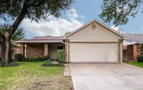 107 Caprock Dr, Arlington, TX 76018