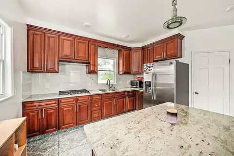72 Standish Ave, Quincy, MA 02170