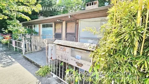 3400 W Government Way #6, Seattle, WA 98199