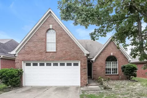 8243 Cross Point Dr, Olive Branch, MS 38654
