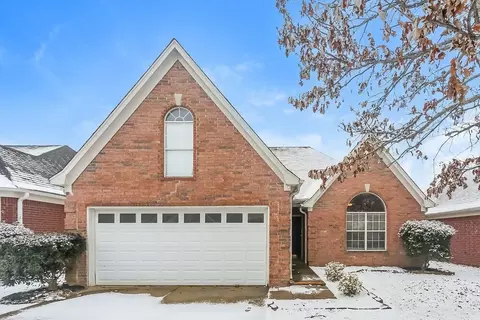 8243 Cross Point Dr, Olive Branch, MS 38654