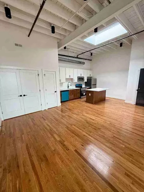 2033 W Broad St, Richmond, VA 23220