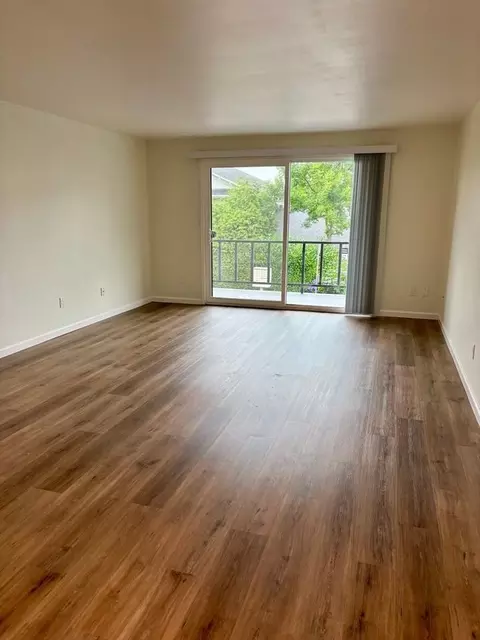 315 5th Ave S, Kirkland, WA 98033