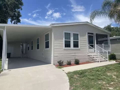 36126 Plum Ave, Grand Island, FL 32735
